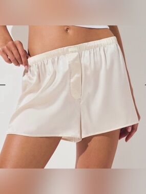 SKIMS Silk Boxer Shorts – Ecru – Size 3X